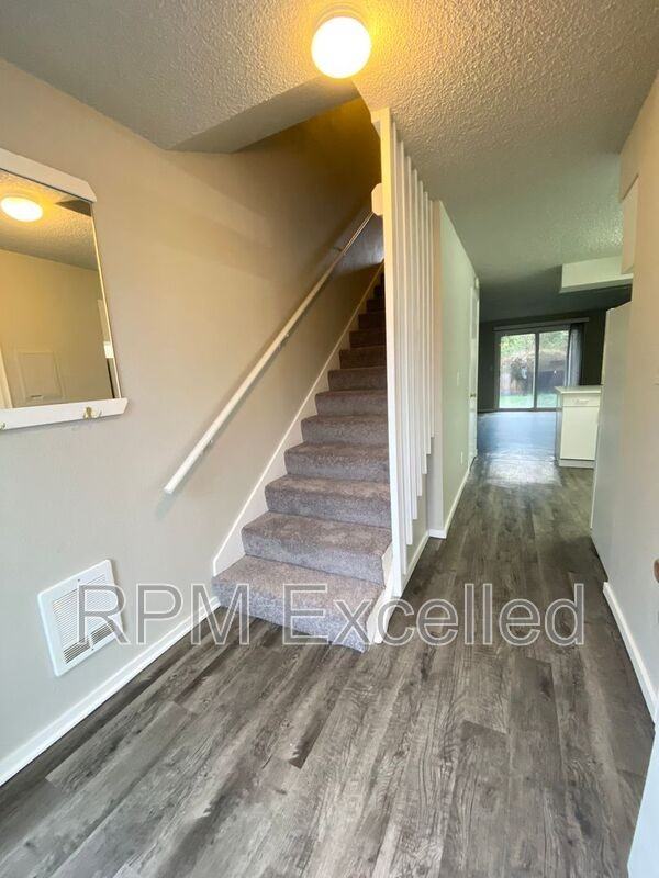 638 M St Ne #4 - Photo 2 of 13