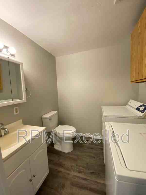 638 M St Ne #4 - Photo 3 of 13