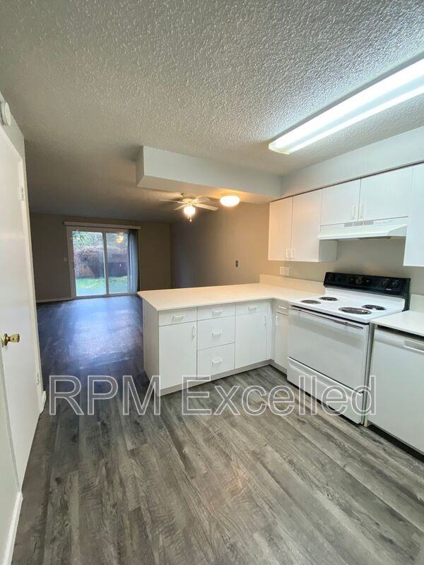 638 M St Ne #4 - Photo 5 of 13