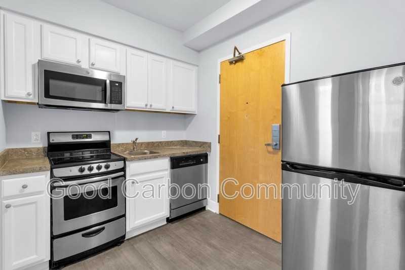 2136 Main St #202 - Photo 3 of 21