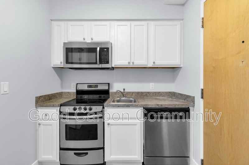 2136 Main St #202 - Photo 5 of 21