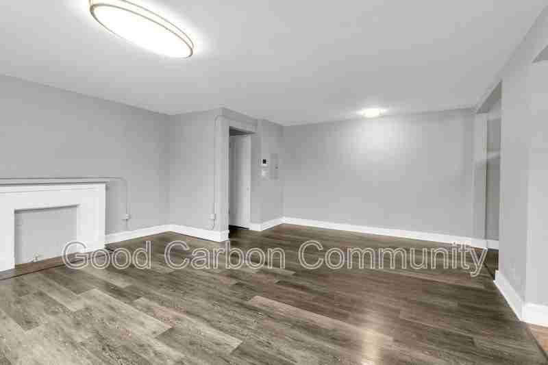 1015 Amherst St #6 - Photo 4 of 10