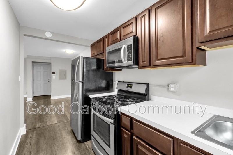 1015 Amherst St #6 - Photo 6 of 10