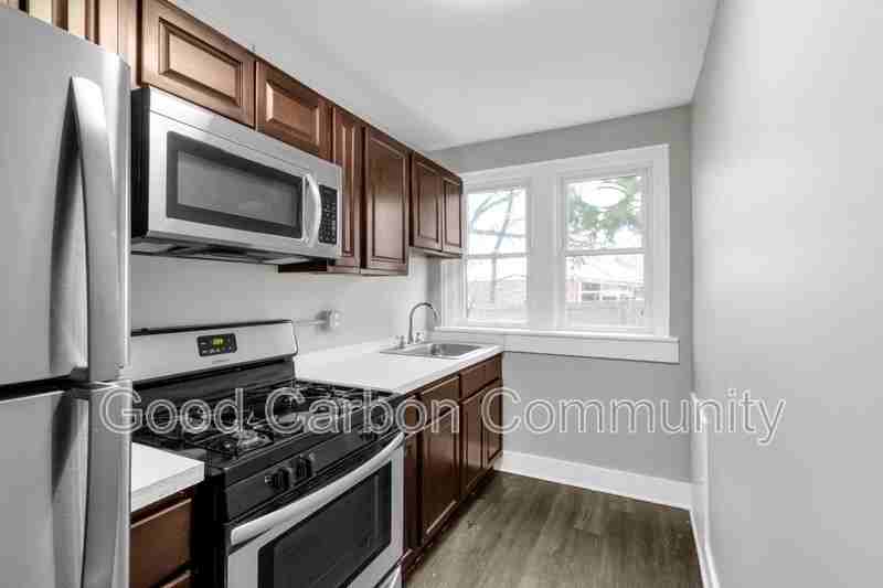 1015 Amherst St #6 - Photo 7 of 10