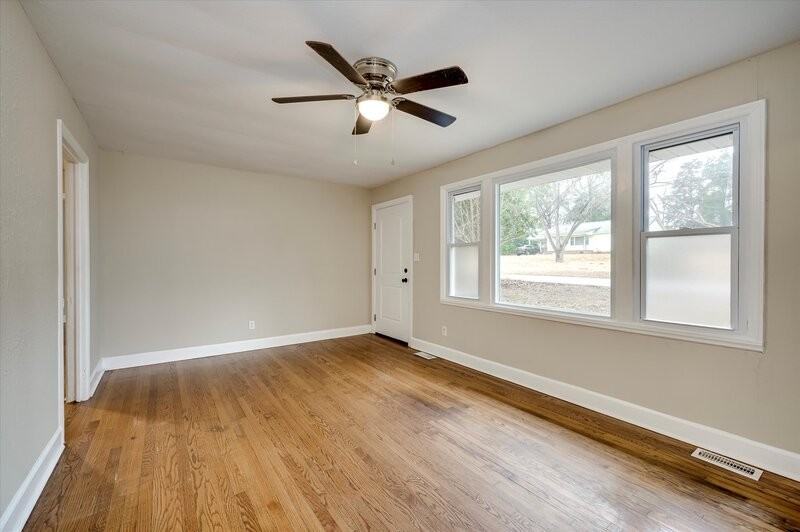 116 Kirby Dr - Photo 4 of 24