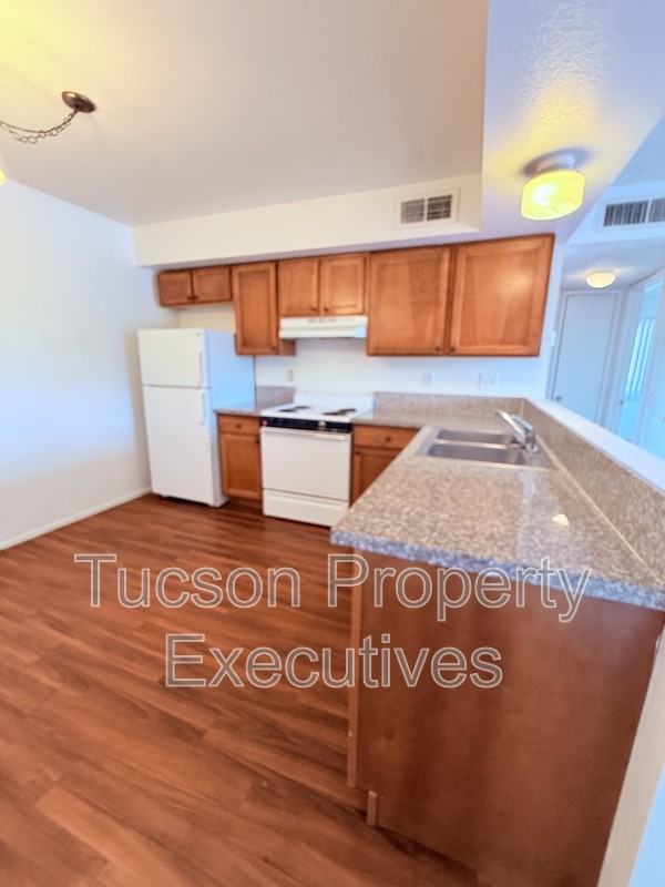 660 S Tucson Blvd - Photo 2 of 16