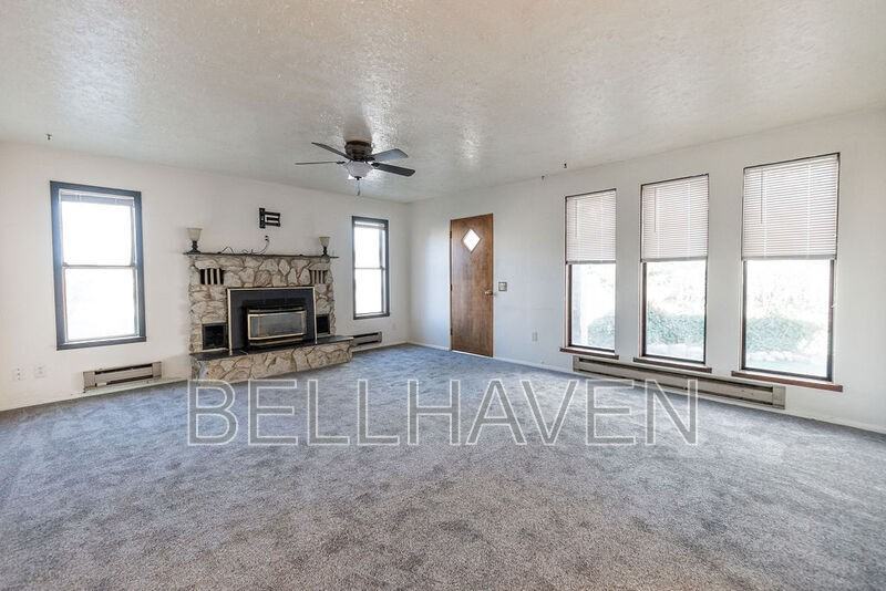 213 W 37th St - Photo 2 of 11