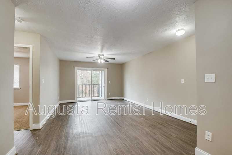 3004 Strickland Ct Apt C - Photo 3 of 21