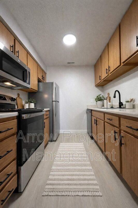 2380 N 44th St #7 - Photo 4 of 11