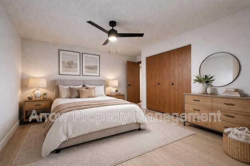 2380 N 44th St #7 - Photo 5 of 11