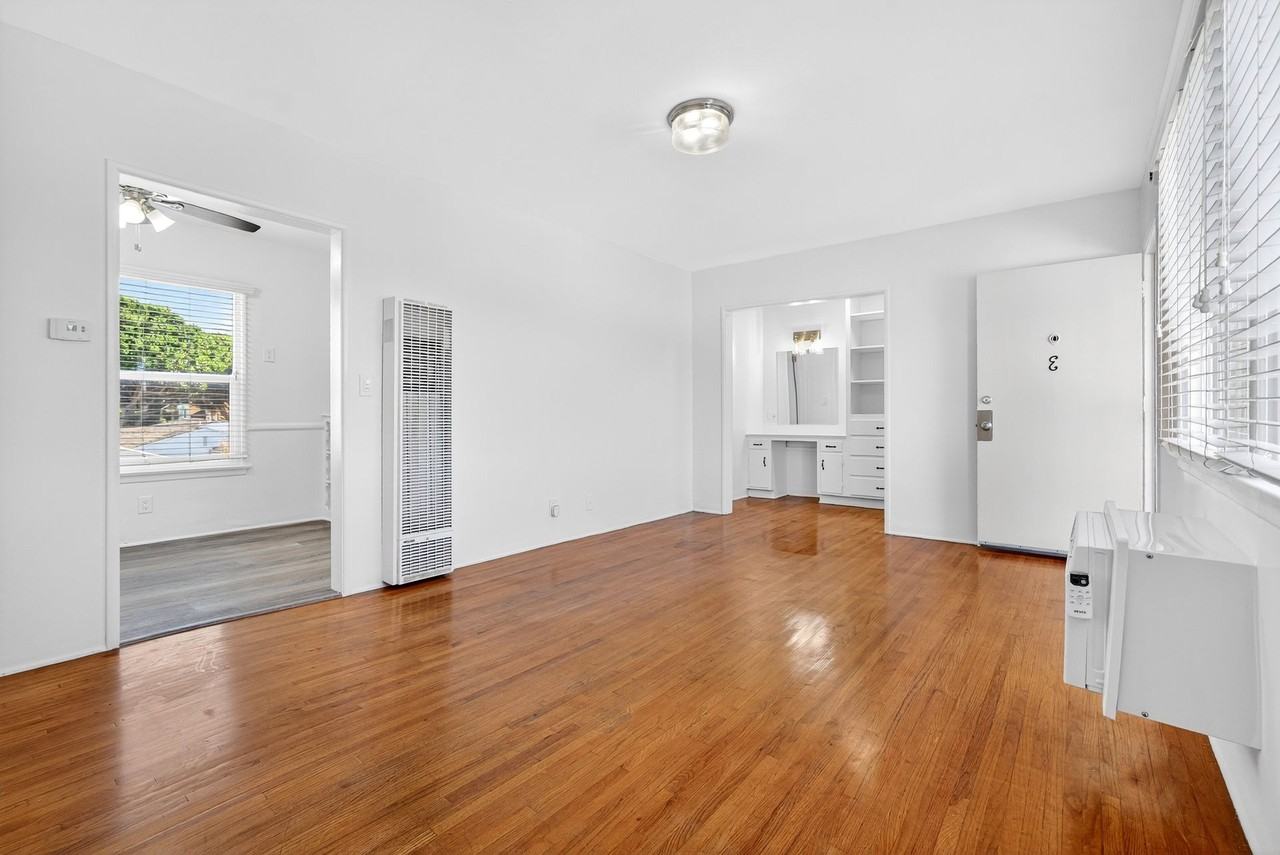 2010 Ocean Park Blvd - Photo 3 of 8