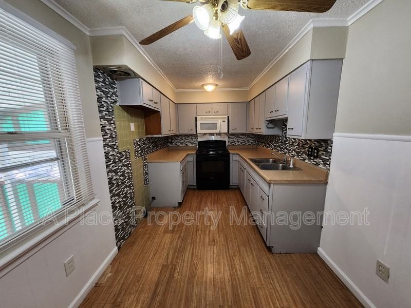 9416 Kathlyn Dr - Photo 3 of 11