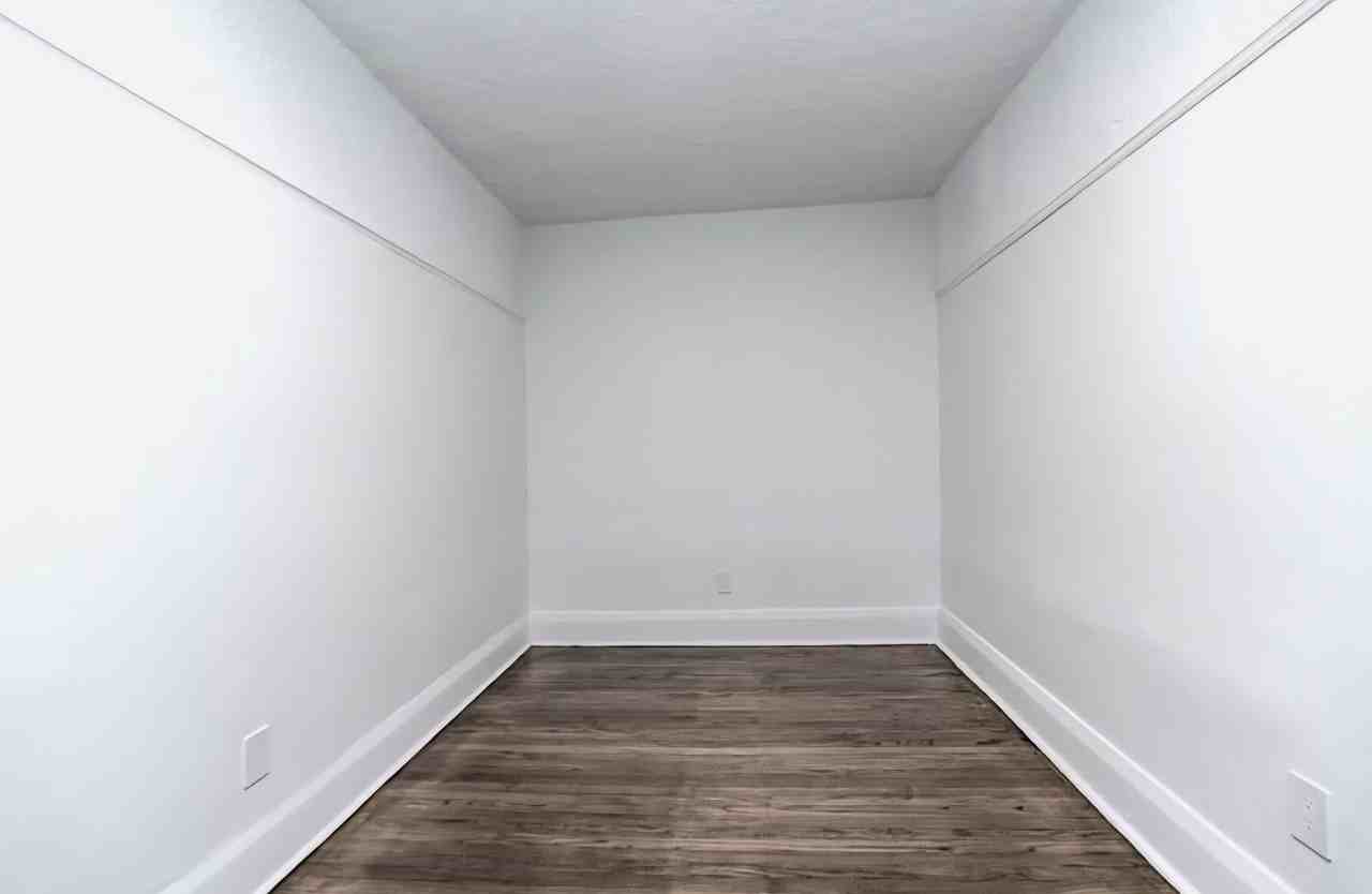 100 Vaughan Road #18 - Photo 7 of 14