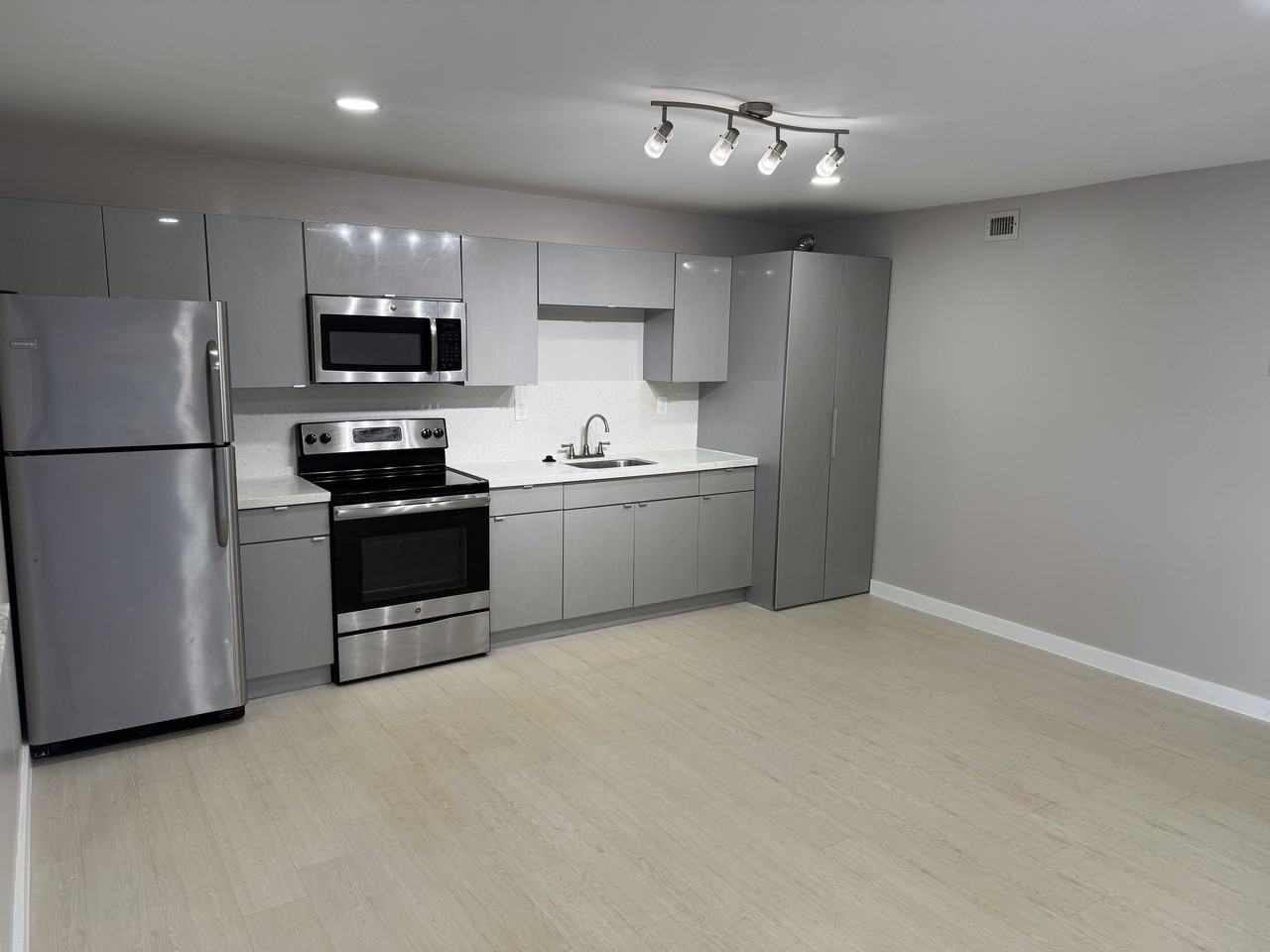 645 NE 10TH AVE - Photo 2 of 24