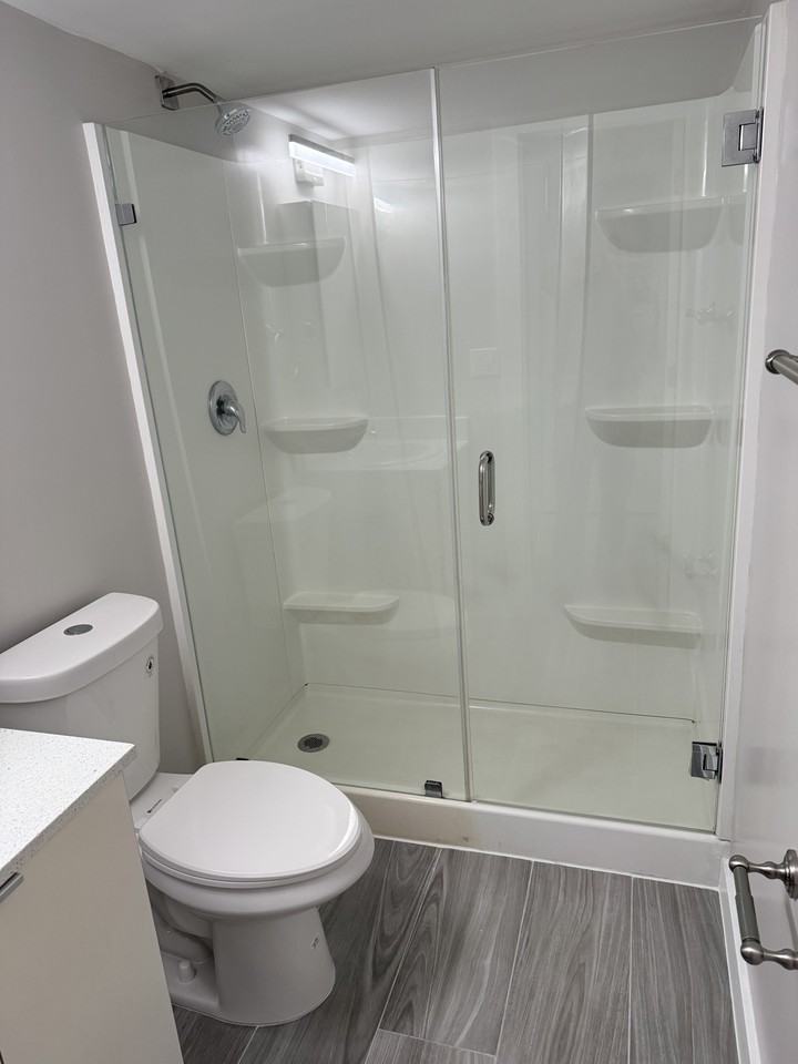 645 NE 10TH AVE - Photo 5 of 24