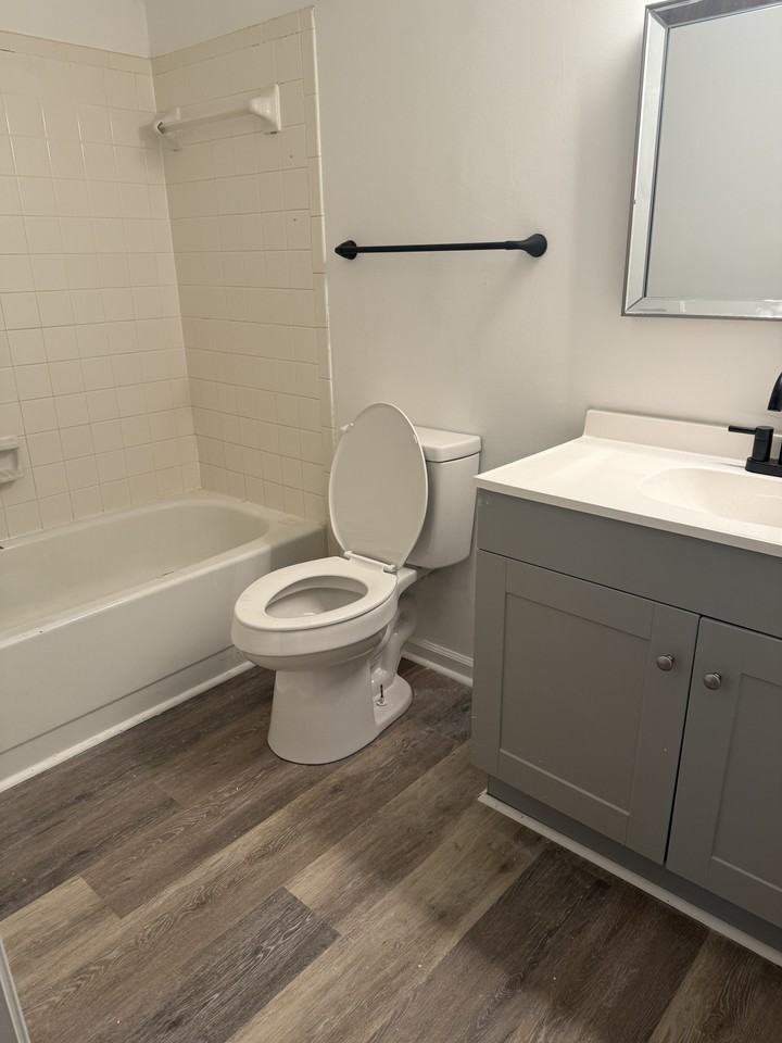 1820 Grandin Road Southwest - Photo 6 of 8