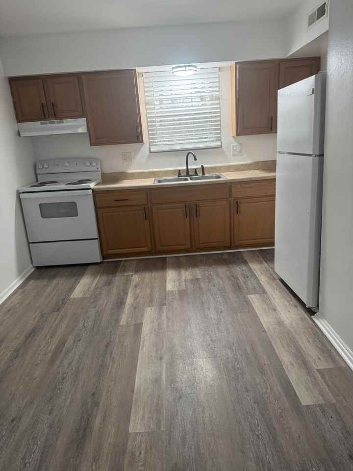 1844 Grandin Road Southwest - Photo 2 of 8