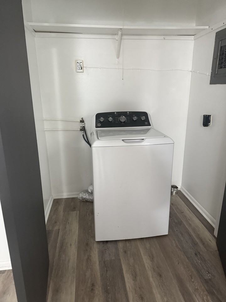 1844 Grandin Road Southwest - Photo 4 of 8