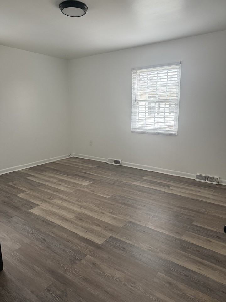 1844 Grandin Road Southwest - Photo 7 of 8