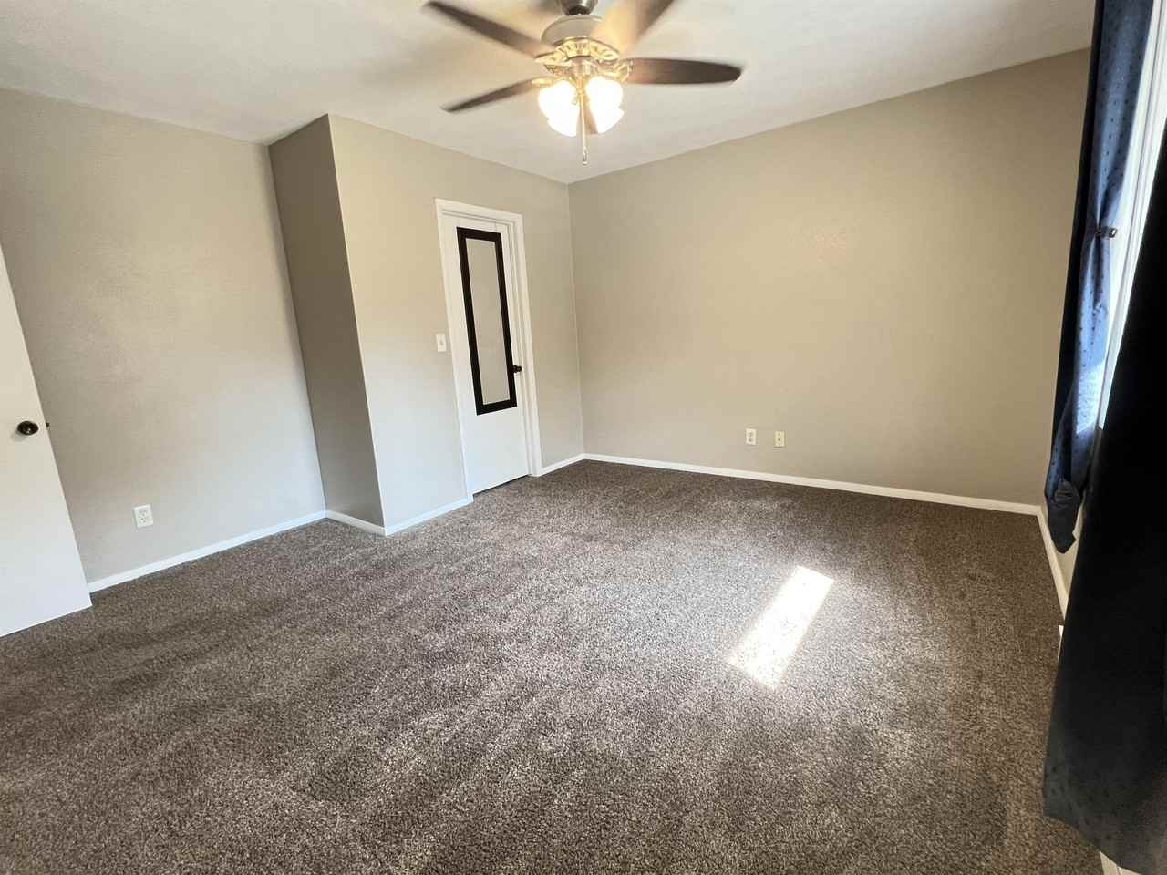 550 Samuel Street - Photo 4 of 17