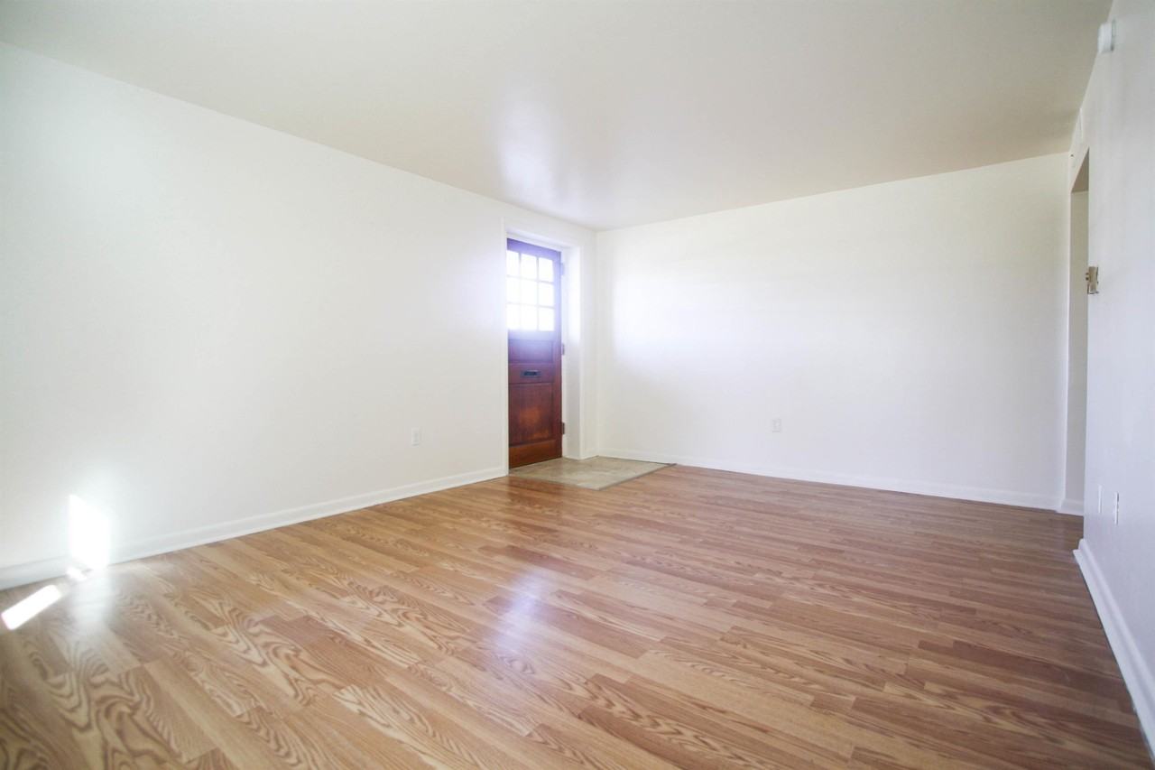 1013 South Raleigh Street - Photo 2 of 12