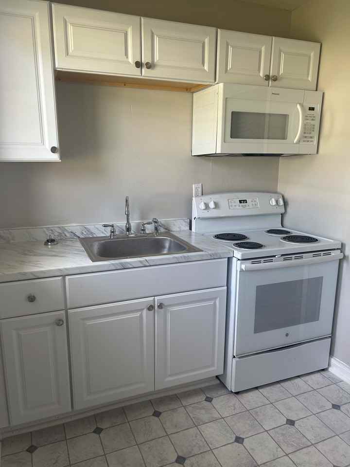 1628 Henry Avenue - Photo 3 of 5