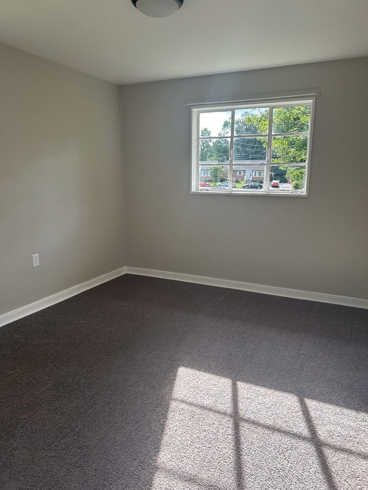 1628 Henry Avenue - Photo 4 of 5