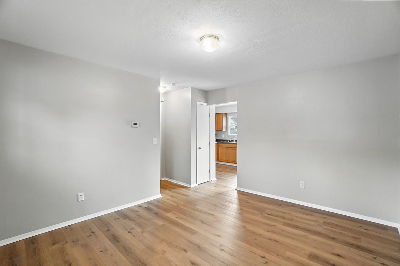 253 South Liberty Street - Photo 3 of 26