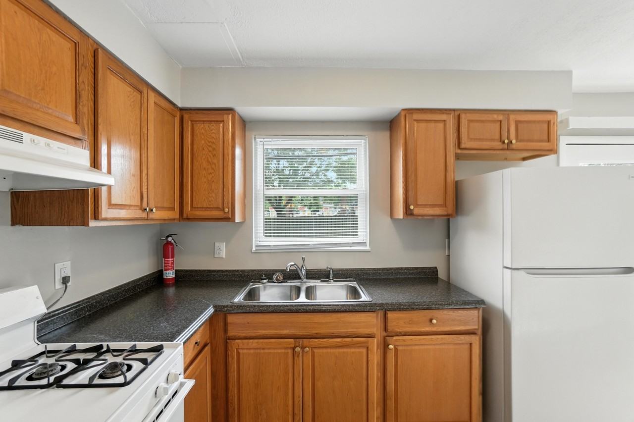 253 South Liberty Street - Photo 6 of 26