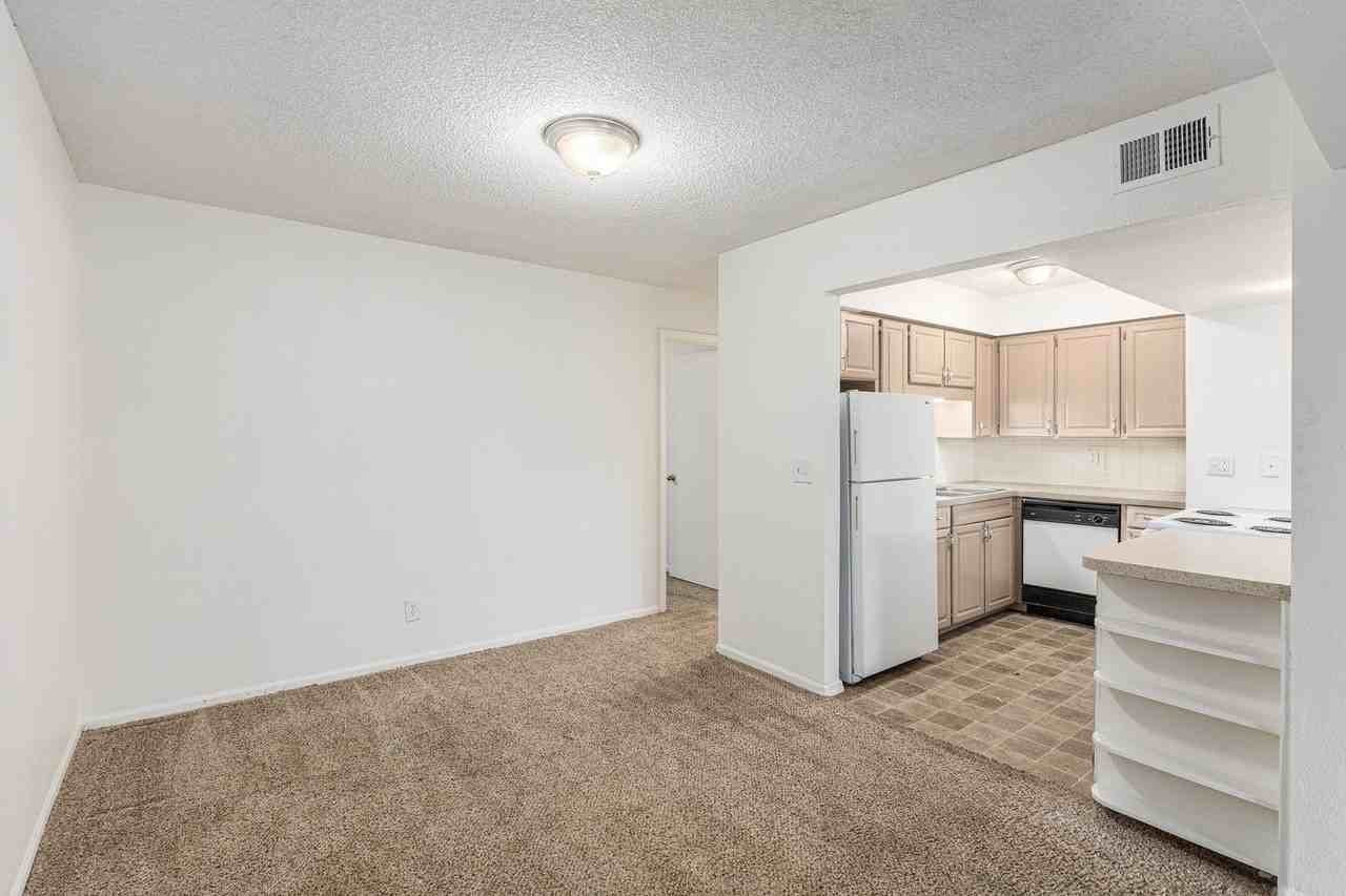 Welcome to The Bluffs – Comfort, Convenience & Value in the Heart of Gladstone - Photo 4 of 50