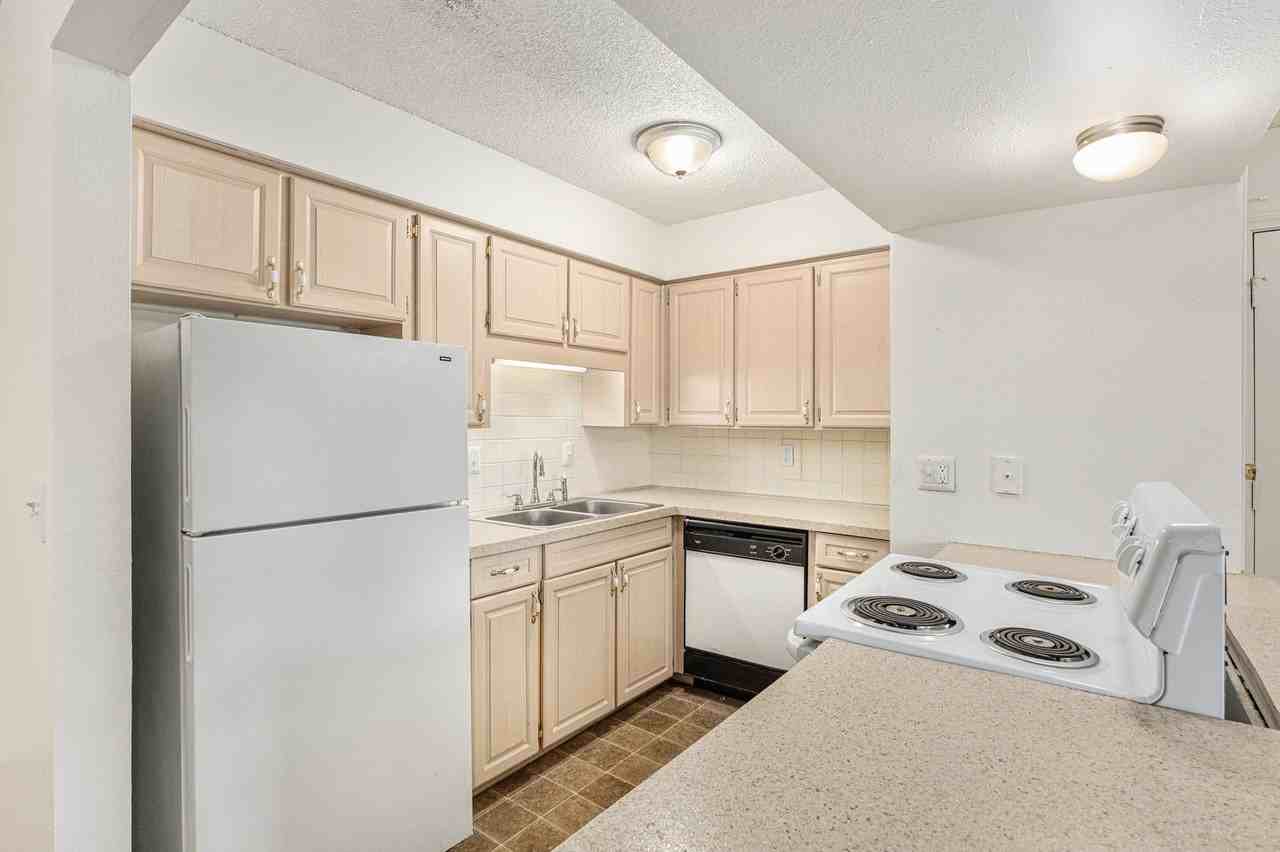 Welcome to The Bluffs – Comfort, Convenience & Value in the Heart of Gladstone - Photo 6 of 50