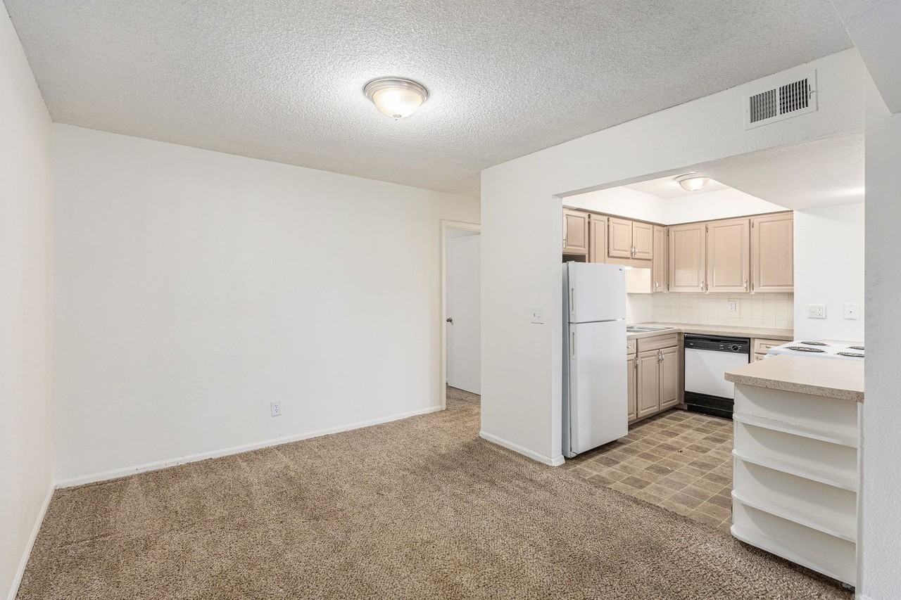 Welcome to The Bluffs – Comfort, Convenience & Value in the Heart of Gladstone - Photo 3 of 48