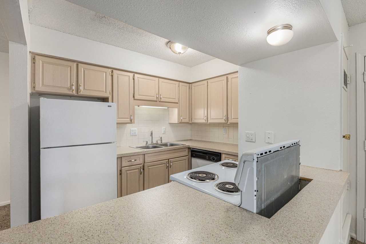 Welcome to The Bluffs – Comfort, Convenience & Value in the Heart of Gladstone - Photo 5 of 48