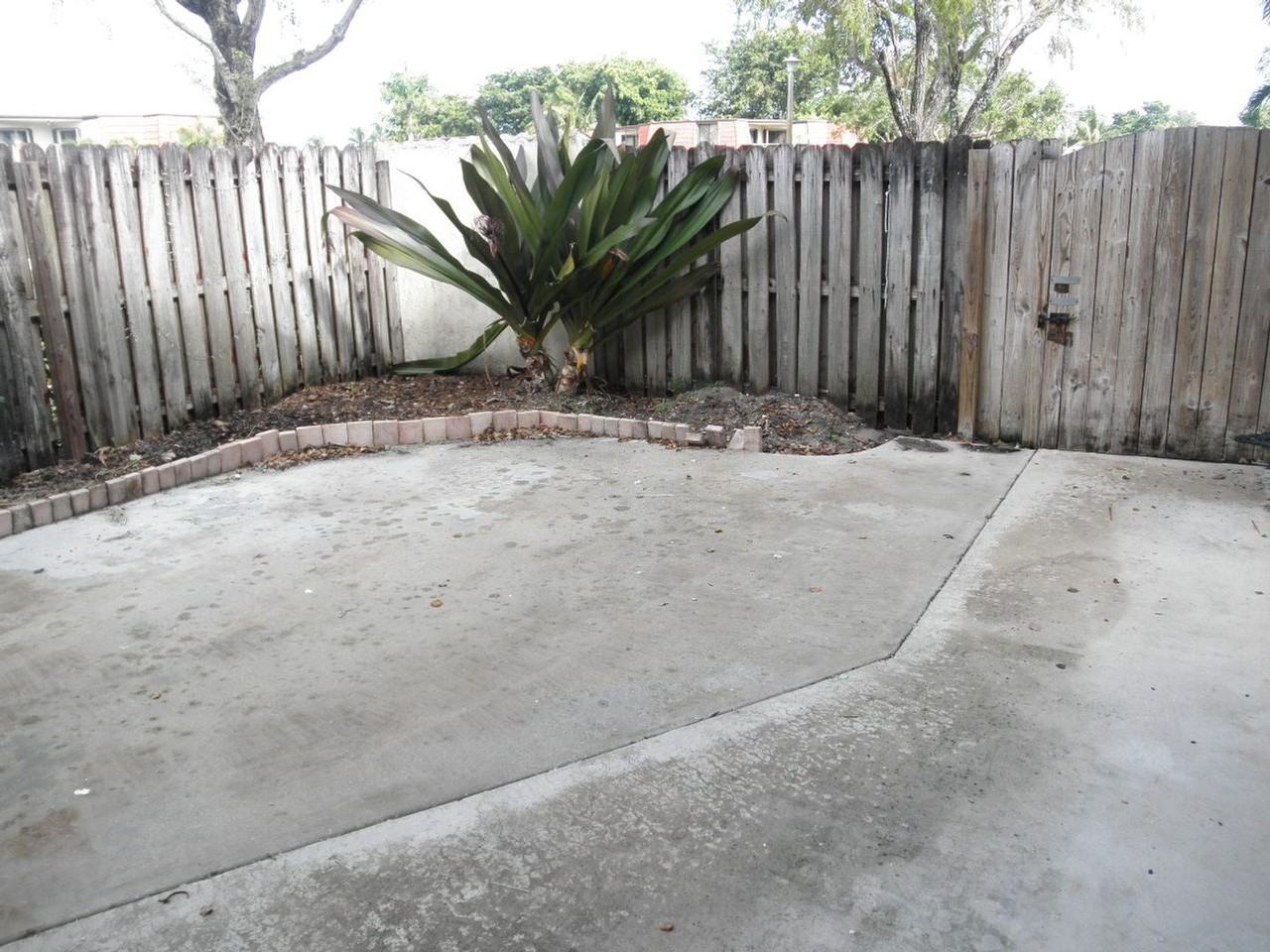 3662 Victoria Dr - Photo 4 of 15