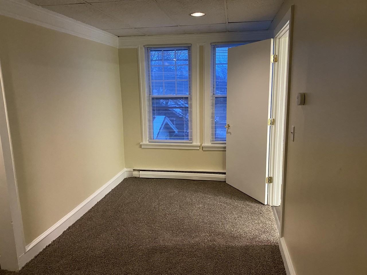 802 East Howard Street - Photo 4 of 16