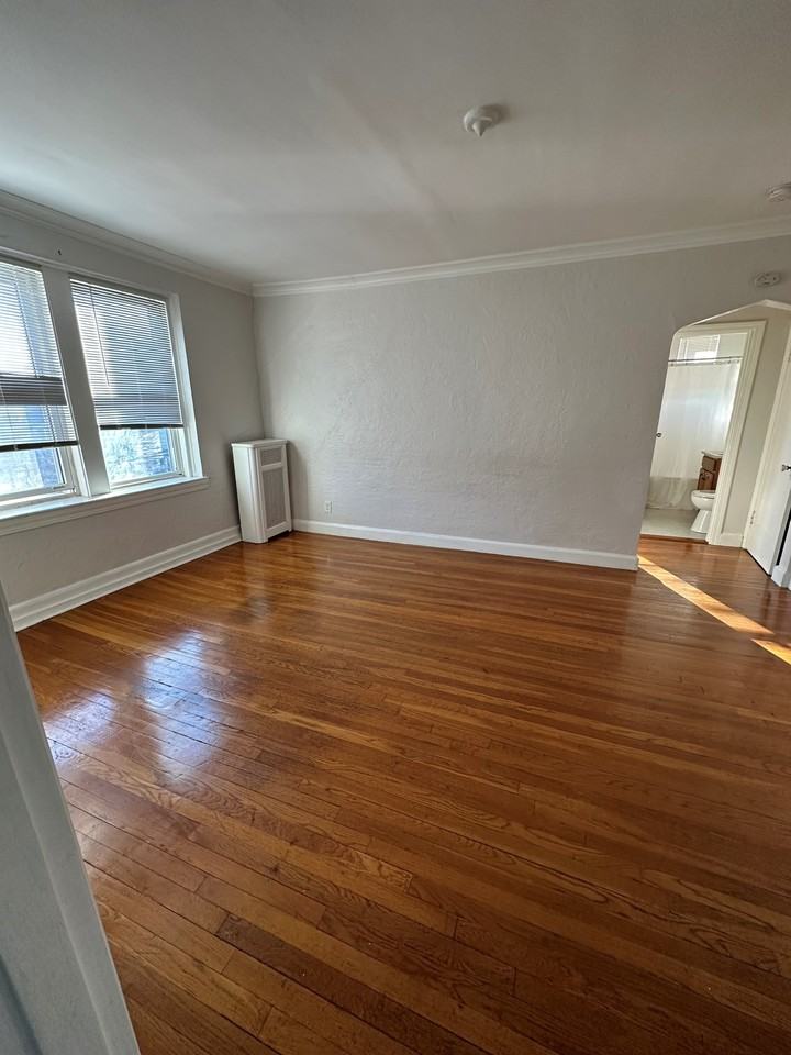 166 Mountain Ave - Photo 4 of 6