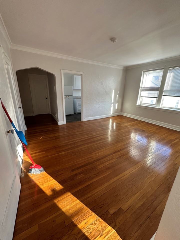 166 Mountain Ave - Photo 5 of 6