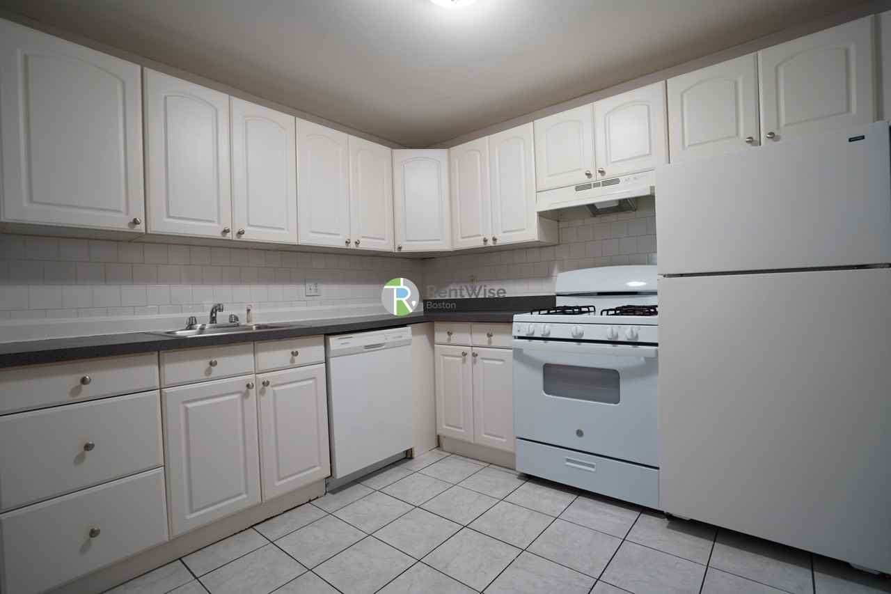 39 Shepard St #7 - Photo 3 of 15