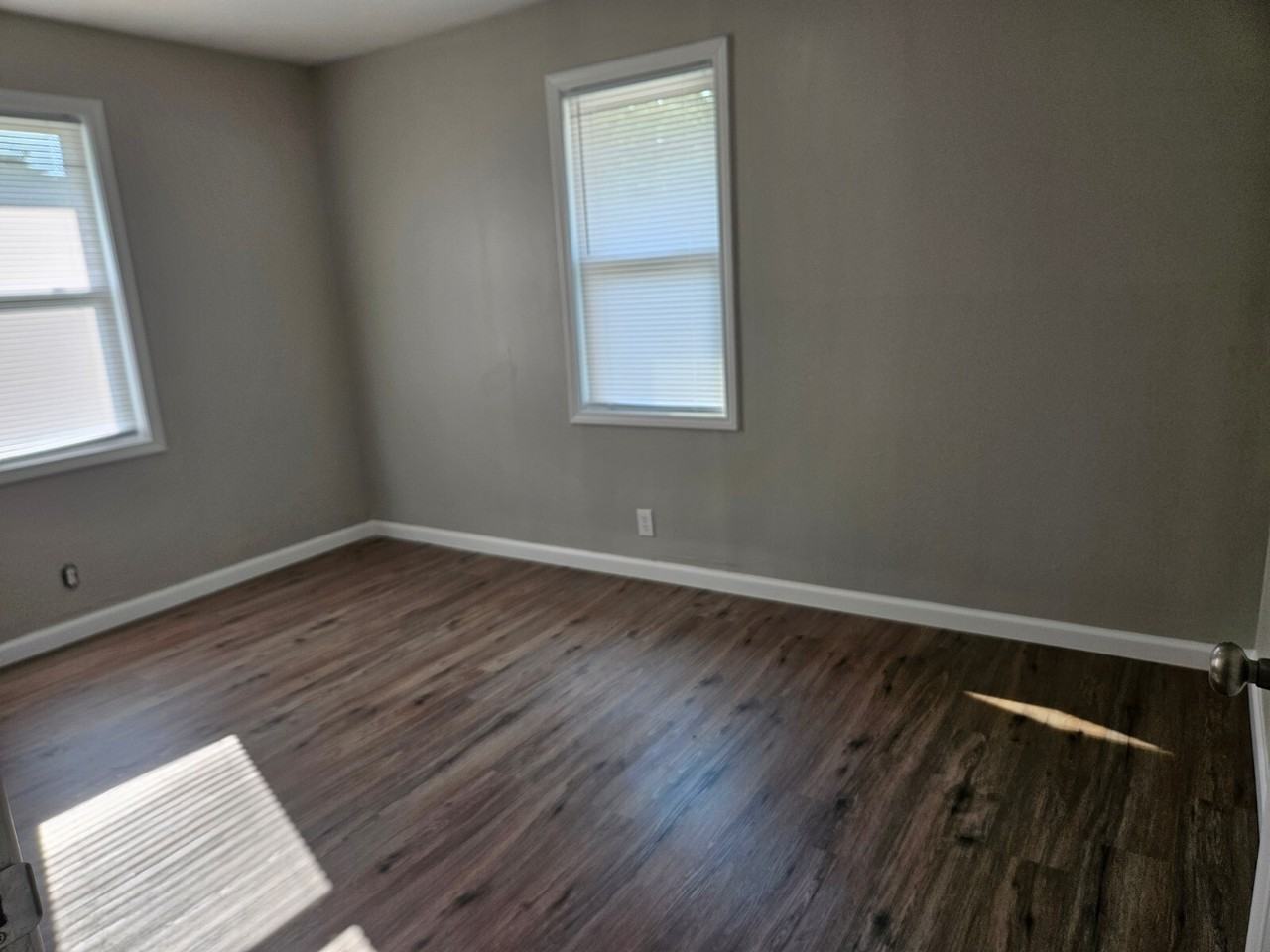 305 Oak Street - Photo 6 of 24