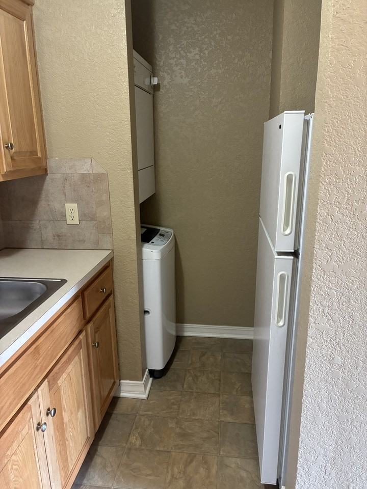 Elmwood Apartments - Photo 3 of 11