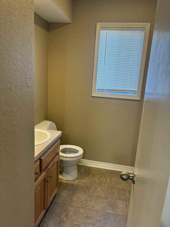 Elmwood Apartments - Photo 7 of 11