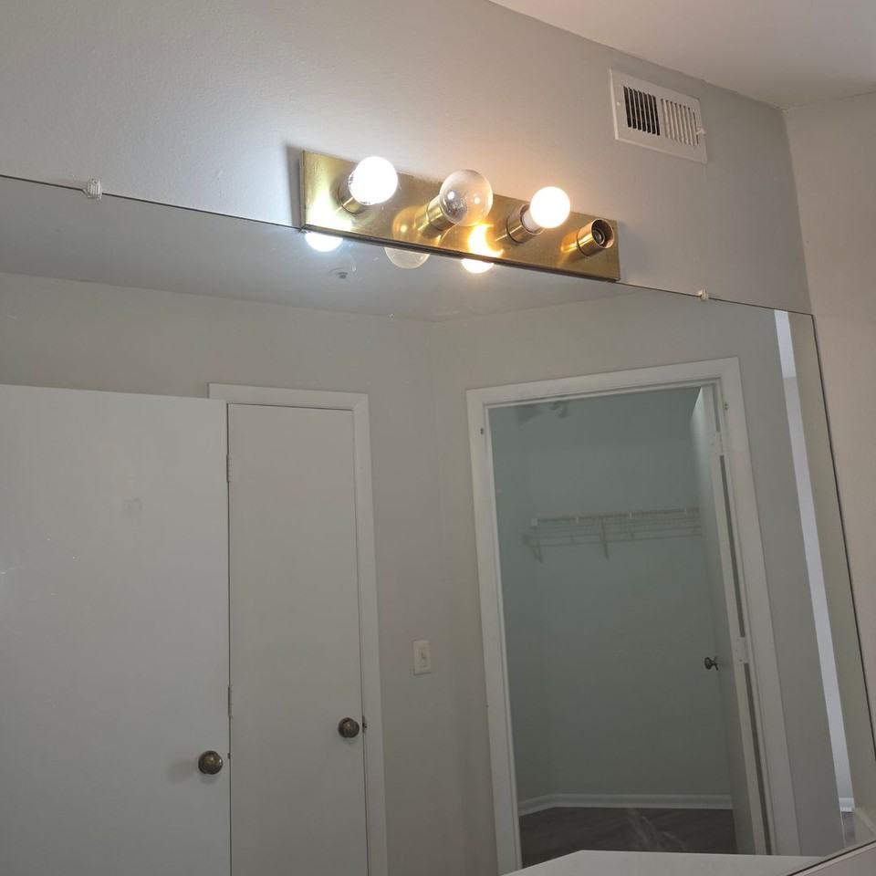 490 N Pin Oak Pl - Photo 5 of 13