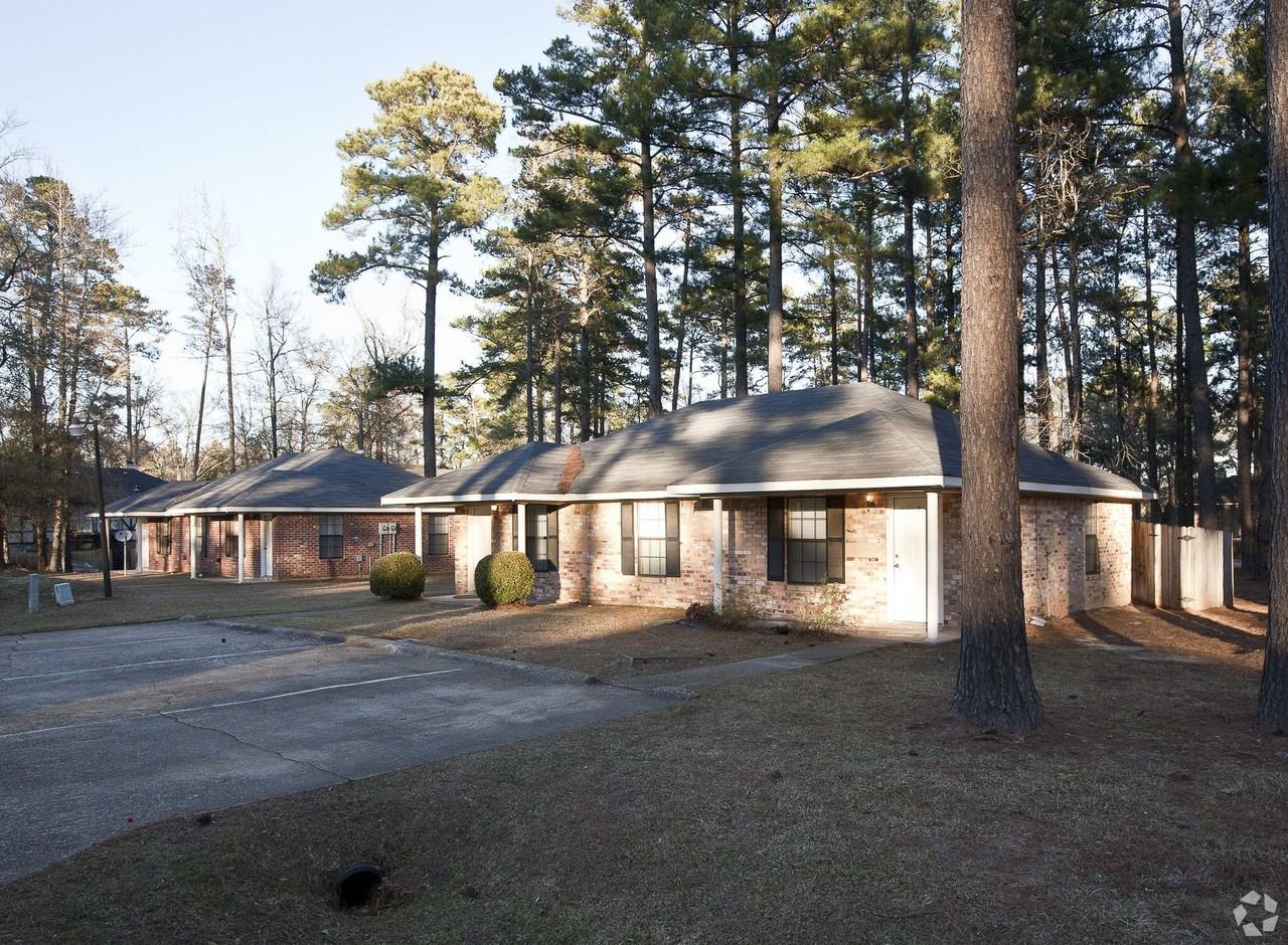 Grand Oaks Apartment Homes - Photo 4 of 31