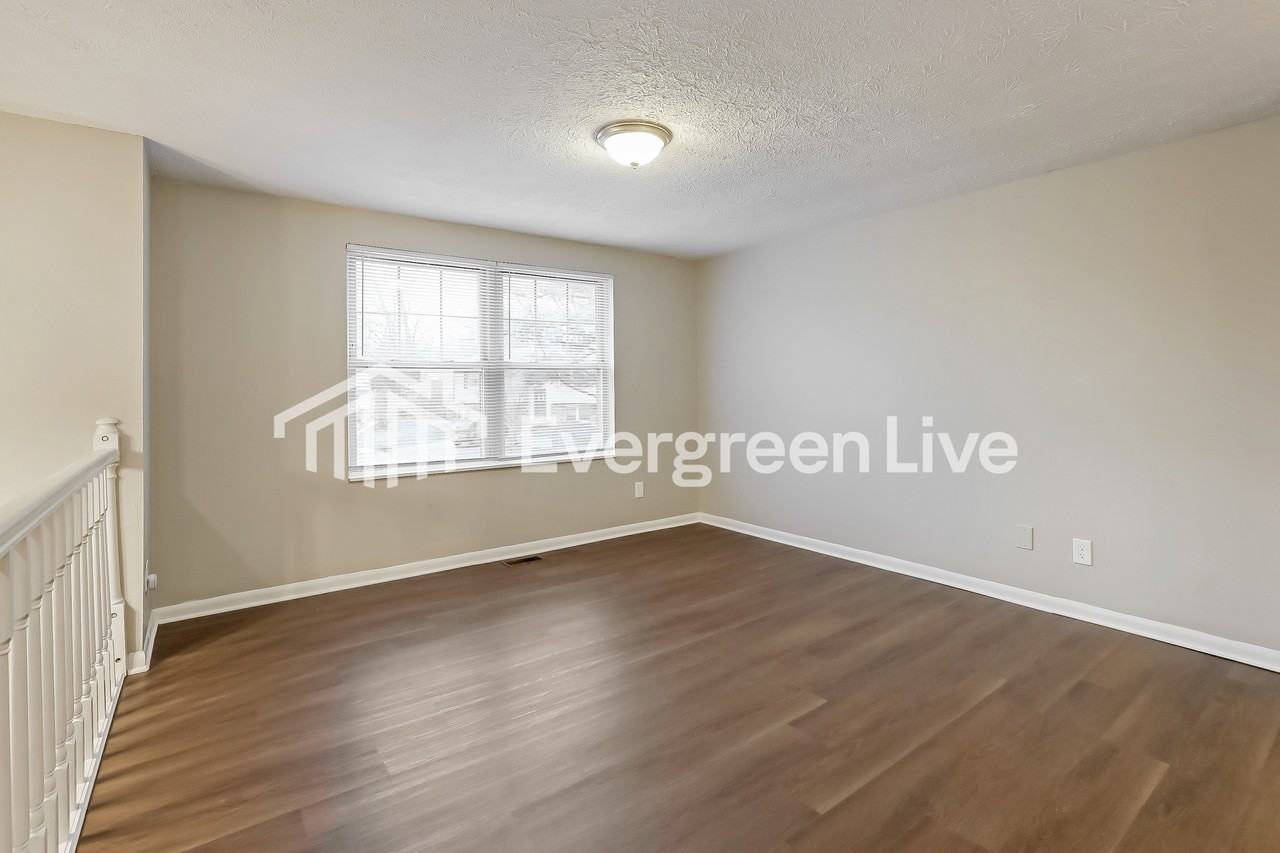 1401 Wolf Cir - Photo 2 of 15