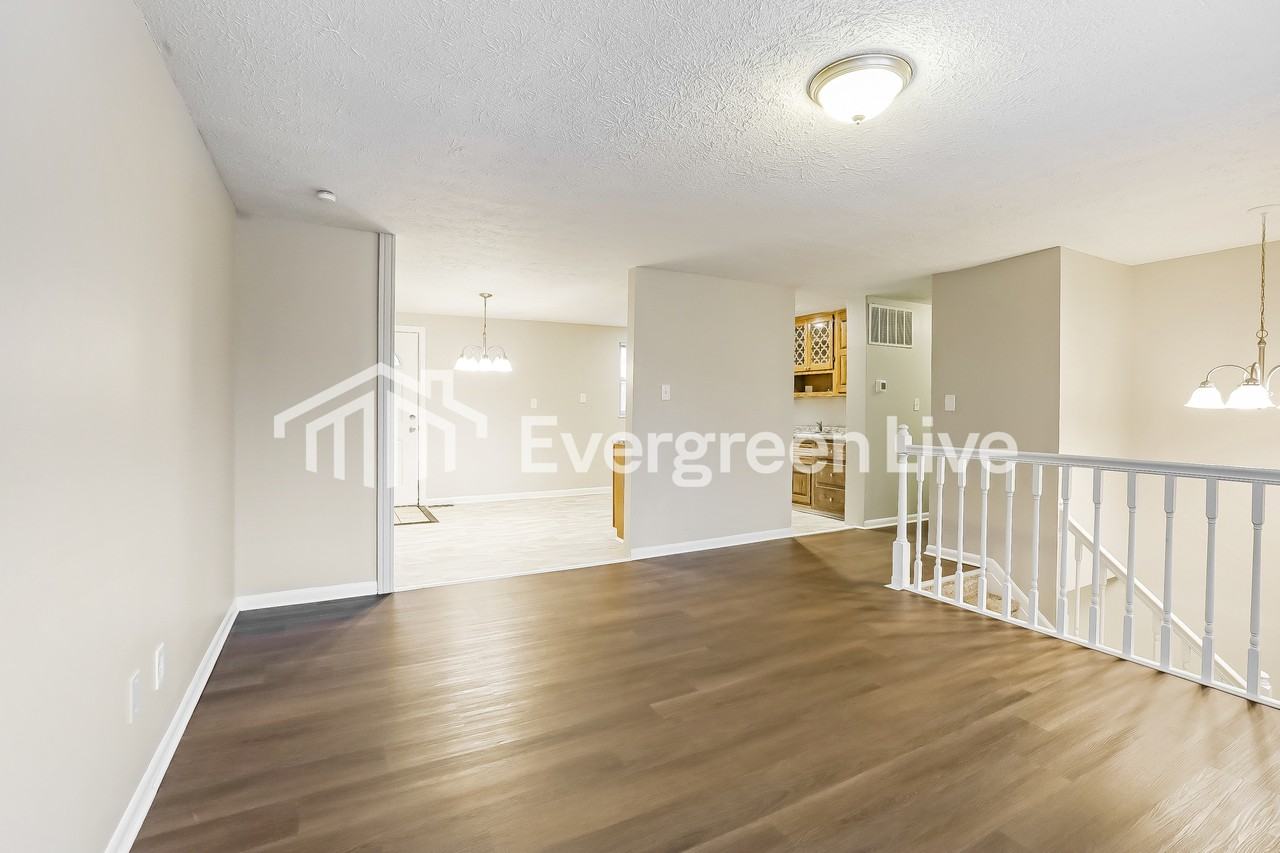 1401 Wolf Cir - Photo 3 of 15