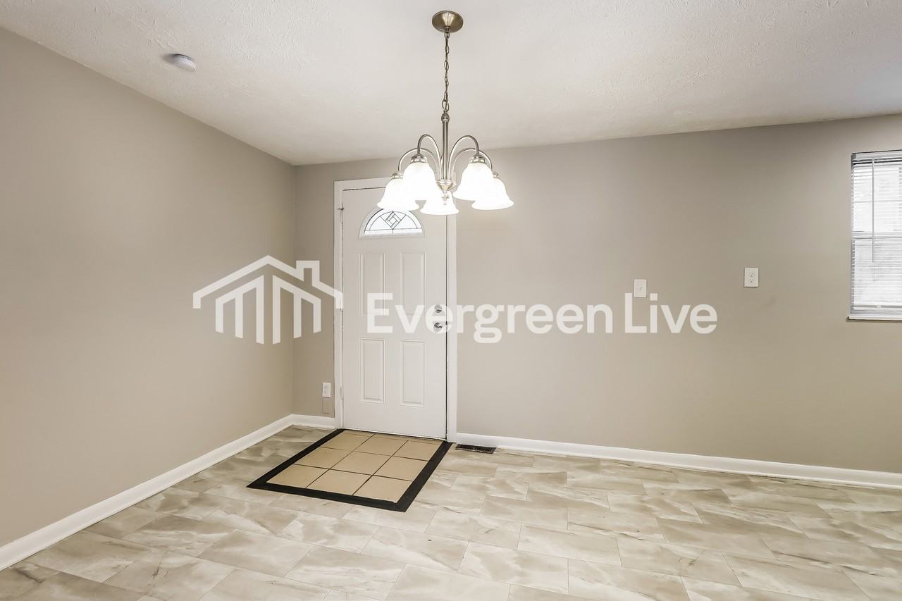 1401 Wolf Cir - Photo 4 of 15