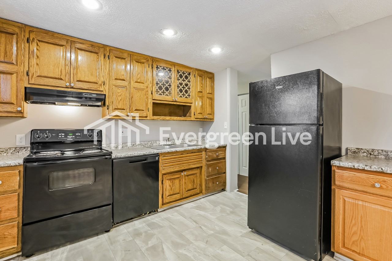 1401 Wolf Cir - Photo 5 of 15