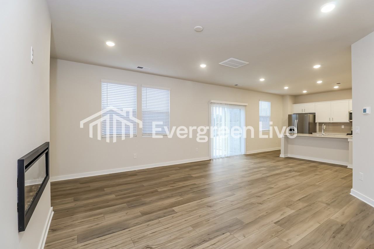 2433 Appalachian Trail Dr - Photo 4 of 15