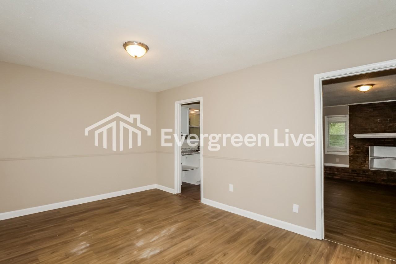 3926 Kerwin Dr - Photo 3 of 15