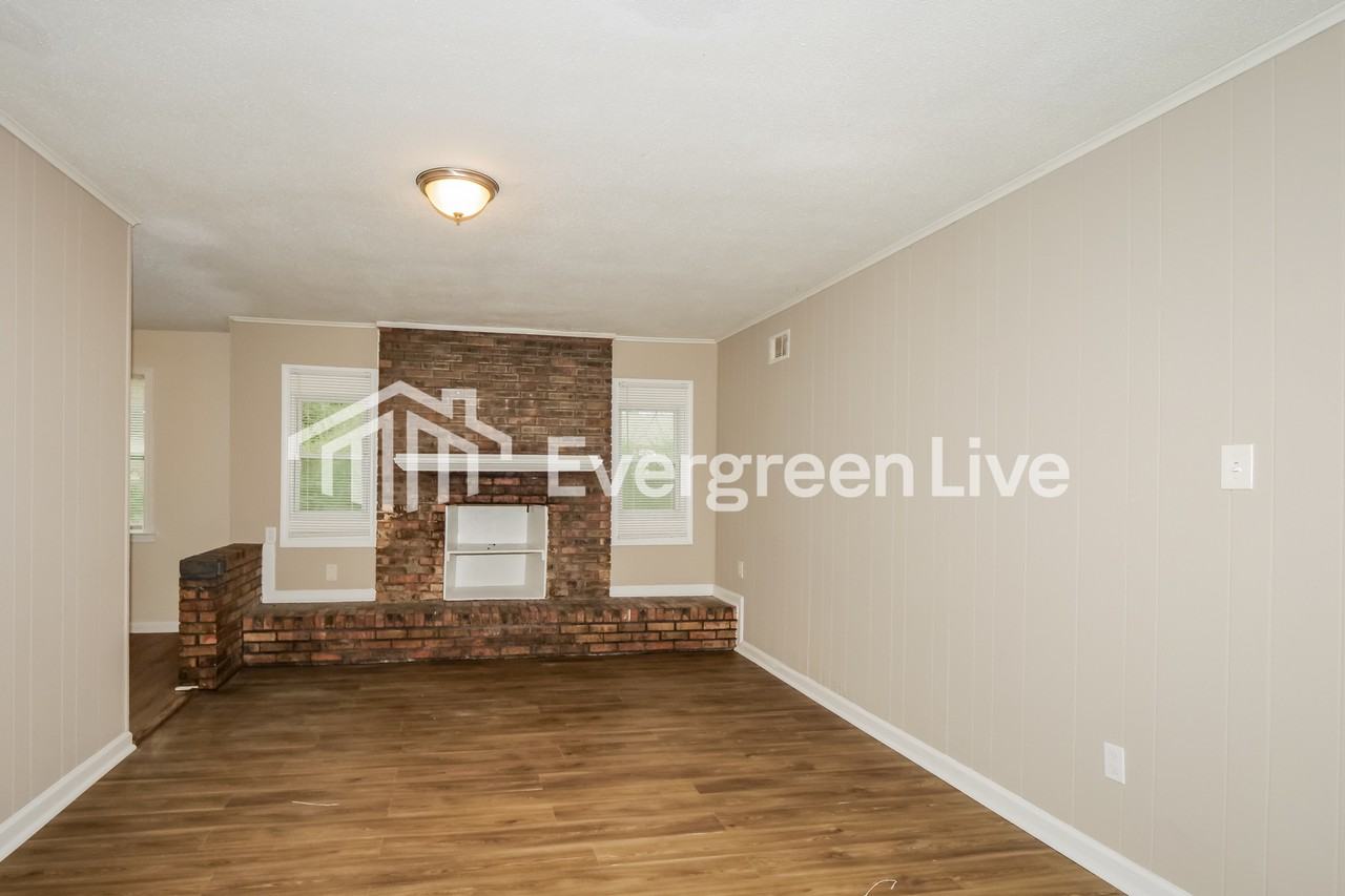 3926 Kerwin Dr - Photo 4 of 15